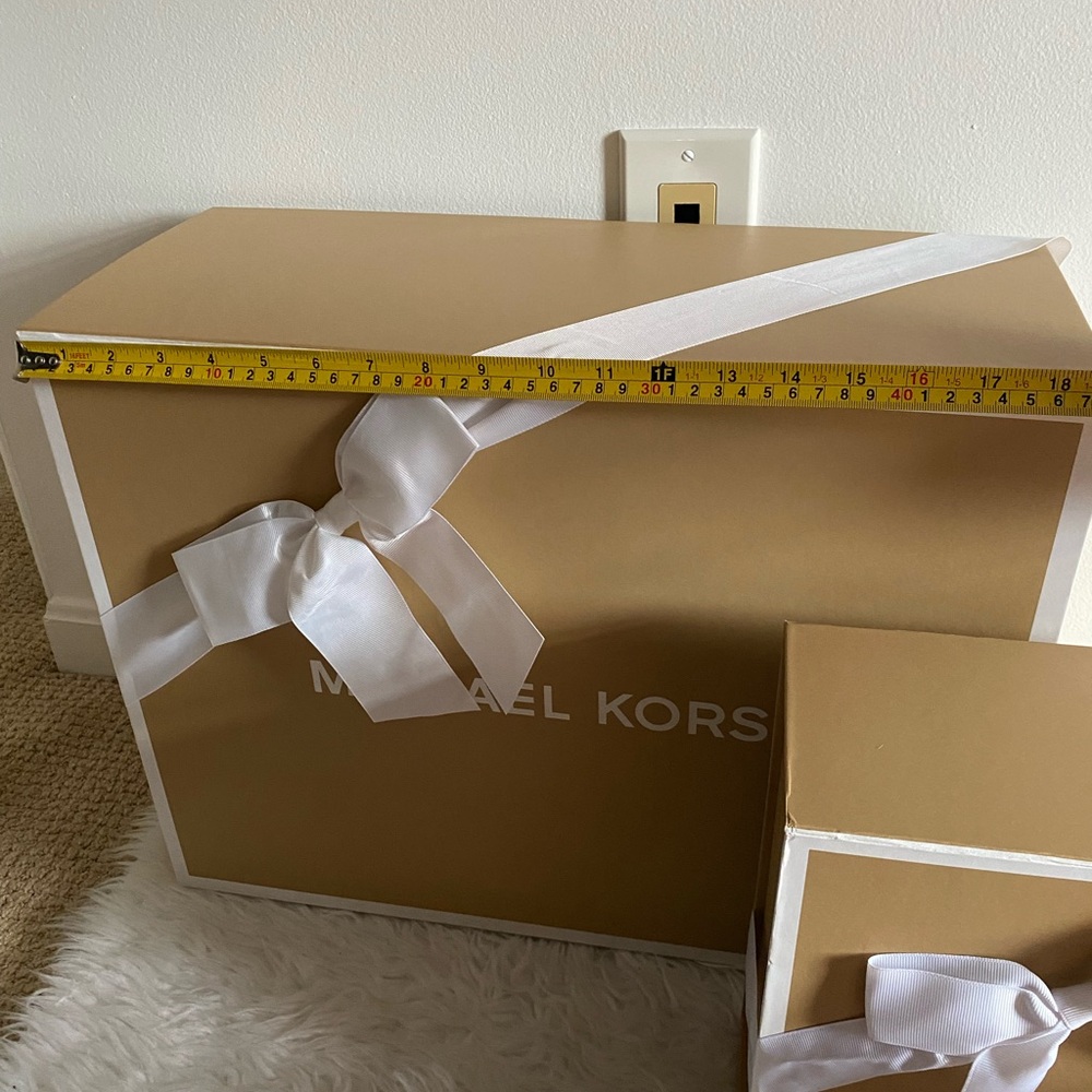 Michael Kors Gift Boxes with White Ribbons (3) - Picture 4 of 9